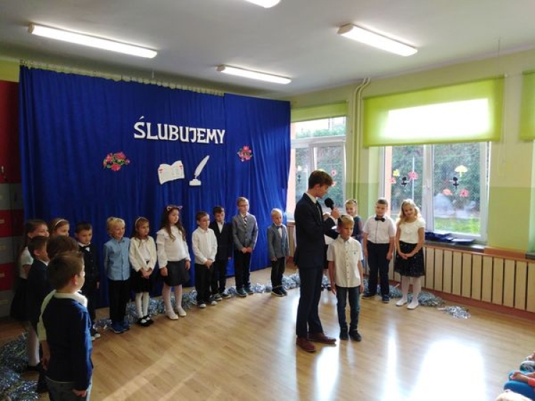 ŚLIUBOWANIE - Szkoła Podstawowa im. por. Piotra Olka ps. Gołąb w Kobylanach
