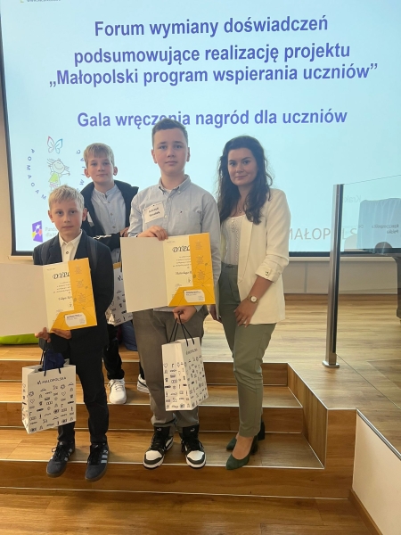 ''MAŁOPOLSKI PROGRAM WSPIERANIA UCZNIÓW''
